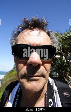 PORTRAIT OF A MANS GESICHT MIT VERZERRTEN FEATURES VERTIKALE BDA11472 Stockfoto