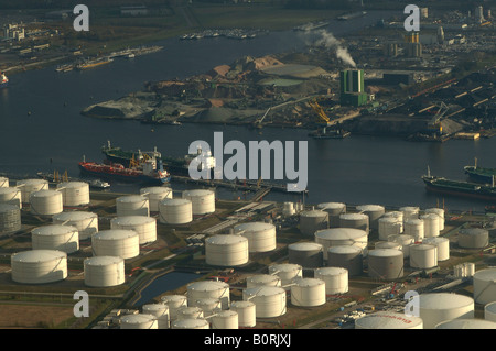 Luftaufnahme der Hafen von Amsterdam und Öl terminal Rohöl Tanklager Stockfoto