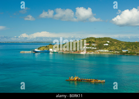 Ein gesunkenes Schiff in Marigot Bay in St. Martin, französischen Protektorat, Karibik Stockfoto