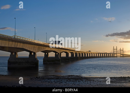 Sonnenuntergang über der zweiten Severn Überfahrt Severn Strand Bristol England Stockfoto