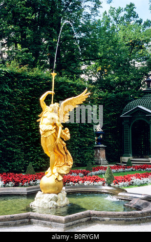 Goldener Brunnen in Linderhof Schloss, Ortsteil Garmisch-Partenkirchen, Bayern Stockfoto