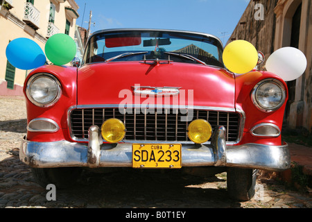 Oldtimer für eine Hochzeit in Trinidad, Provinz Sancti Spíritus, Kuba, Lateinamerika dekoriert Stockfoto