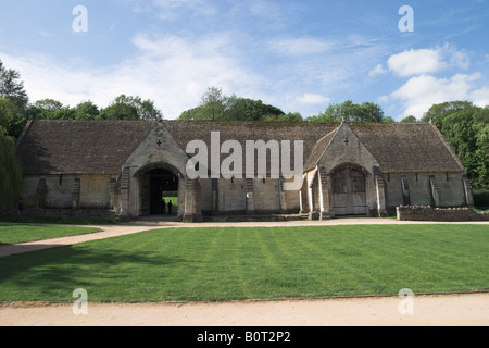 Das Tithe Barn ist ein denkmalgeschütztes Gebäude in Bradford in Avon, Wiltshire, England, Großbritannien Stockfoto