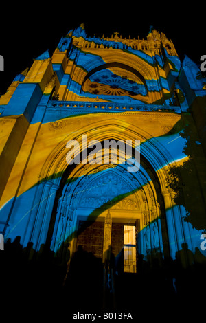 Die Beleuchtung zu Unite-Veranstaltung in der Washington National Cathedral in Washington DC soll Hoffnung für die gesamte Menschheit zu verkünden. Stockfoto