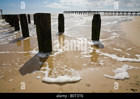 Die South Beach (oder Victoria Beach) bei Lowestoft und Claremont Pier, Suffolk, England Stockfoto