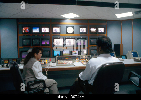 Dubai Vereinigte Arabische Emirate Edtv Satelliten Tv Control Room Stockfoto