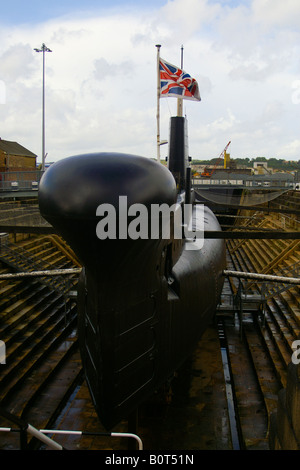 Das u-Boot sitzt Ex-HMS OCELOT in einem Graving Dock in Chatham, England. Stockfoto