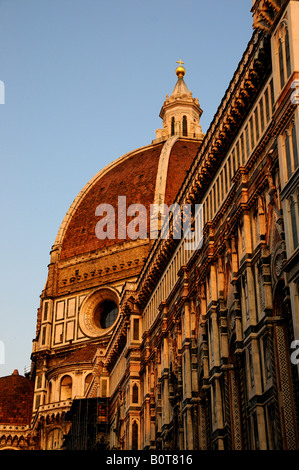 Il Duomo, Basilica di Santa Maria del Fiore, Florenz, Italien bei Sonnenuntergang Stockfoto