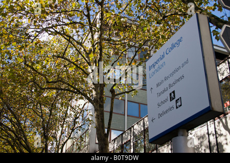 Richtungsanzeiger am Eingang zum Imperial College Ausstellung Road London Stockfoto