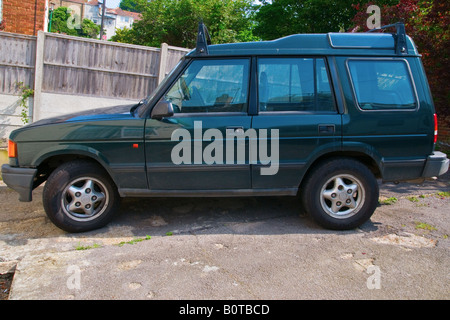 Eine Farbe Photgraph einen geparkten, Land Rover. Blick von der Seite. Nahaufnahme Stockfoto