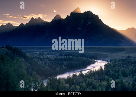 Sonnenuntergang über die Grand Teton Berge aus der Schlange River mit Blick auf den Grand Teton National Park in WYOMING Stockfoto