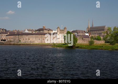 River Erne und Enniskillen Castle Enniskillen County fermanagh Stockfoto