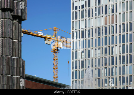 Turm Kran und Bürogebäuden im Zentrum von Stockholm, Schweden. Stockfoto