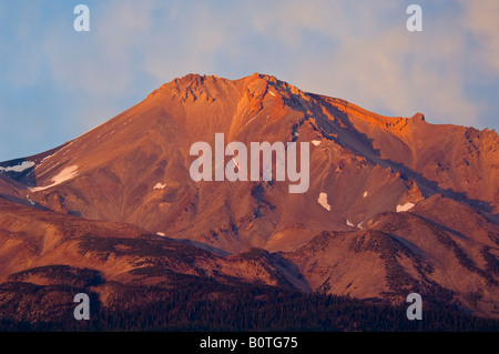 Der Gipfel des Mount Shasta Vulkan bei Sonnenuntergang Cascade Range Siskiyou County in Kalifornien Stockfoto