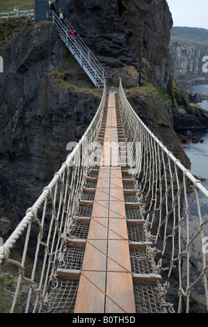 Über die carrick eine Rede rope bridge Auf der Grafschaft Antrim Coast Nordirland Stockfoto