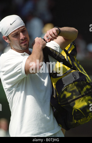 Andre Agassi auf dem Centre Court in Wimbledon im Jahr 1995 Stockfoto