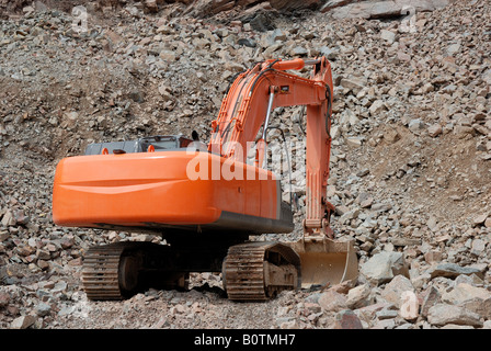 Roten Bagger in einem Steinbruch Stockfoto