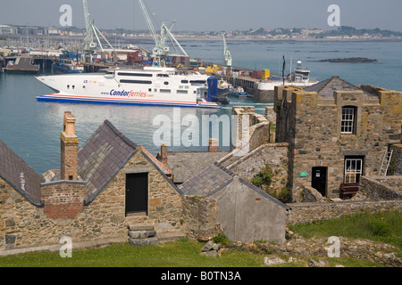 Kanalinseln Guernsey St. Peter Port, Castle Cornet Wälle & Hafen Stockfoto