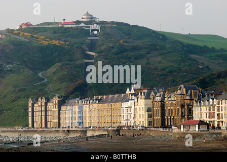 HÄUSER AUF MARINE TERRACE MIT BLICK AUF DAS MEER-UNIVERSITÄT UND STADT AM MEER VON ABERYSTWYTH CEREDIGION WALES Stockfoto