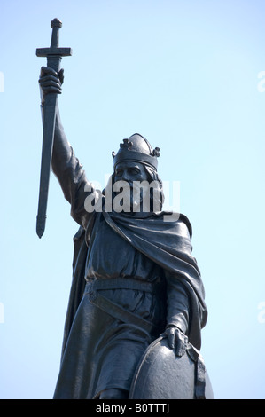 Die Statue von Alfred, König der West Sachsen in Winchester, Bildhauer - Hamo Thornycroft RA errichtet 1901 Stockfoto