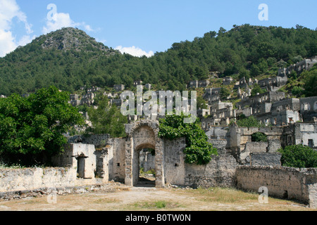 Kayaköy (griechisch: Levissi) ist ein Dorf, 8 km südlich von Fethiye im Südwesten der Türkei Stockfoto