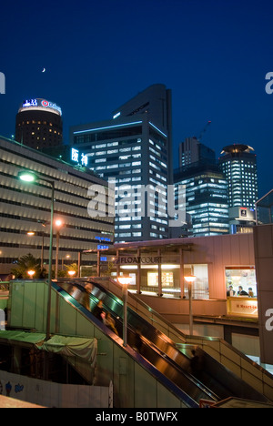 Japan Osaka Umeda Außen niedrigen Winkel Gebäudeansicht Stockfoto