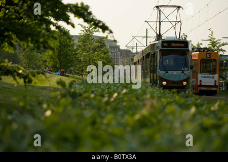 öffentliche Verkehrsmittel in den Haag Menschen entspannen im park Stockfoto