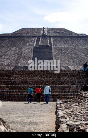 Teotihuacan-Pyramide der Sonne dominiert die präkolumbische Stadt, die die größte Stadt auf dem amerikanischen Kontinent wurde Stockfoto