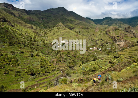 Wanderer nähert sich Lo Del Gato The Cat s Bereich La Gomera Kanarische Inseln Stockfoto