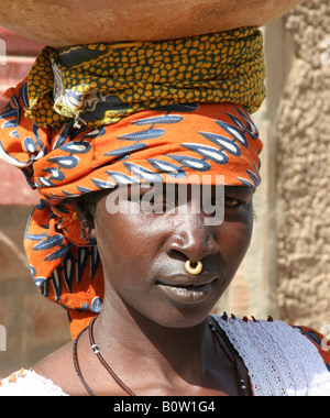 Peul-Mädchen in Djenné, Mali, Westafrika Stockfoto