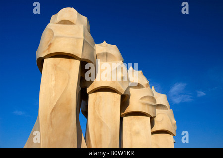 Gaudi entworfen Schornstein auf dem Dach bei La Pedrera in Barcelona. Stockfoto