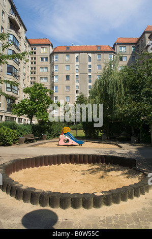 Der original-Website von Hitlers WW2 Bunker Komplex. Jetzt eine friedliche Berlin Appartementhaus, Deutschland. Stockfoto