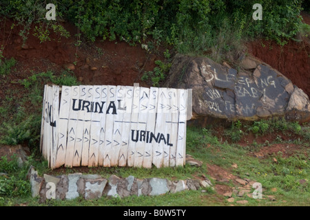 Am Straßenrand Urinale in Afrika Stockfoto