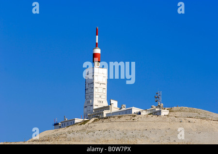 Turm der Wetterstation am Gipfel des Mont Ventoux, Provence, Südfrankreich, Europa Stockfoto