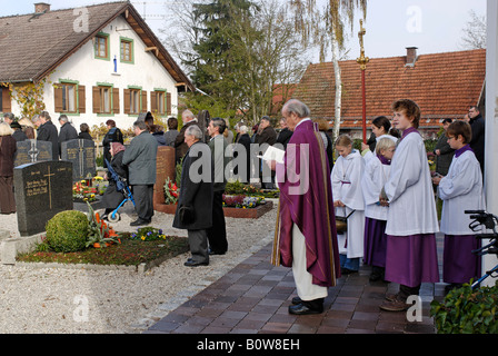 Allerheiligen, Gelting Friedhof in der Stadt Geretsried, Oberbayern, Deutschland, Europa Stockfoto