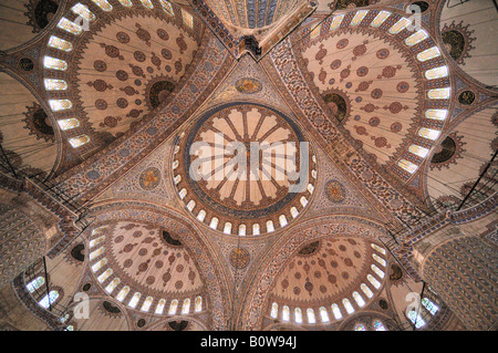 Kuppeln, Innenausbau von Sultan Ahmed Mosque aka blaue Moschee, Istanbul, Türkei Stockfoto