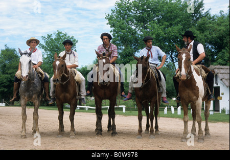 Gauchos oder argentinischen Cowboys auf einer Estancia ranch in der Nähe von San Antonio de Areco, Provinz Buenos Aires, Argentinien Stockfoto