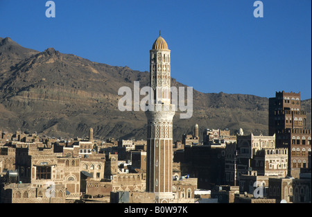 Blick über die Dächer und Minarette in die Altstadt von Sanaa, Jemen, Nahost Stockfoto