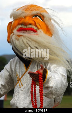 Tanzende Dämon mit einer traditionellen tibetisch-buddhistischen Tanz-Maske für den Tsam rituellen Tanz, Ulan Bator oder Ulaanbaatar, Mongolei Stockfoto