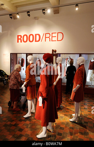 Lokale Modedesigner Rianne de Witte-Sammlung auf dem Display an der Abdij, Abtei, Zeeuws Museum, Landesmuseum, Middelburg, Stockfoto