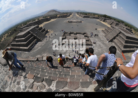 Pyramide der Sonne, Plaza de la Luna, Calzada de los Muertos, Strasse der Toten, Teotihuacan, Mexiko, Nordamerika Stockfoto