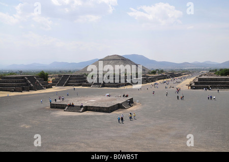 Die Sonnenpyramide, Plaza De La Luna, Calzada de Los Muertos, Allee der Toten, Teotihuacan, Mexiko, Nordamerika Stockfoto