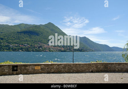 Blick auf den Comer See von einer Terrasse, Lago di Como, Italien Stockfoto