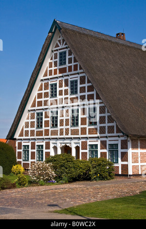 Historisches Fachwerkhaus Mit Reetdach, Altes Bauernhaus, Jork, Altes ...