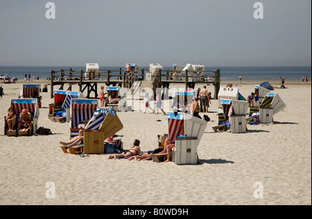 Liegestühle am Strand von Sankt Peter-Ording, Nordfriesland, Schleswig-Holstein, Deutschland, Europa Stockfoto