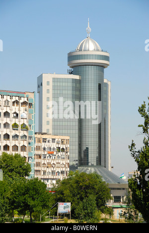 Moderne Büro-Turm im Zentrum von Taschkent, Usbekistan, Zentralasien Stockfoto