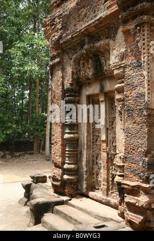 Eine Tür Preah Ko A Khmer Tempel Teil 9thC Roluos Gruppe in der Nähe von Angkor Wat. Stockfoto