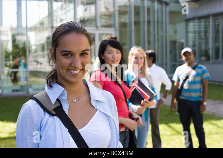Studenten auf dem campus Stockfoto