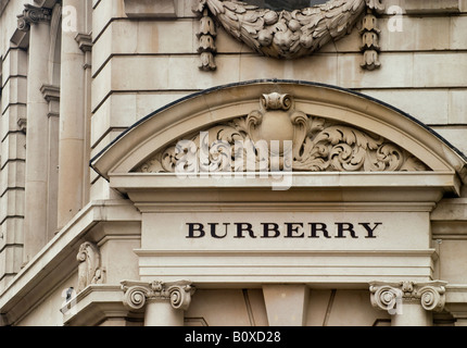 Burberry-Schild am London Store Stockfoto