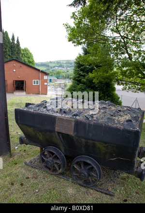 eine Kohle Dram in Ely Tal Bergleute Wohlfahrt Club Tonyrefail Rhondda Wales Hommage an Bergleute der Zeche Coedely Stockfoto